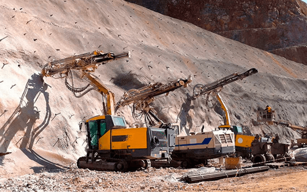 Perforación y Voladura en Minería Superficial